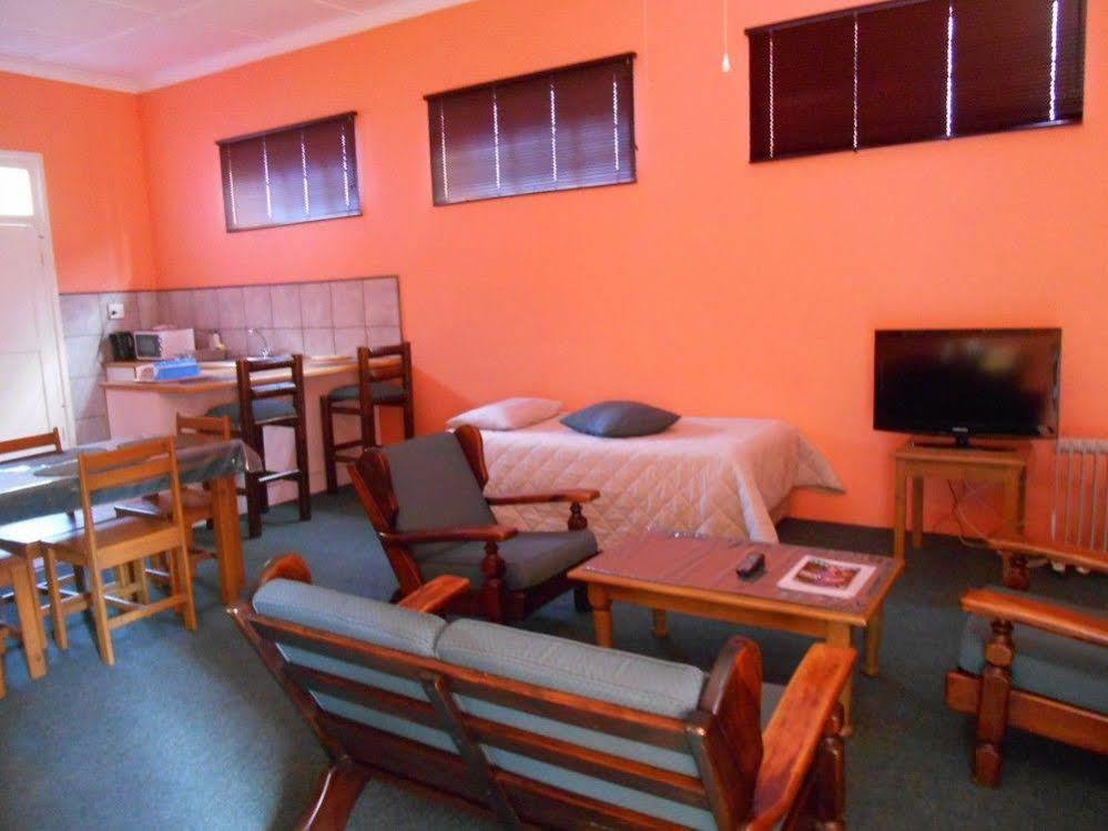 Obesa Lodge Graaff Reinet Exterior photo